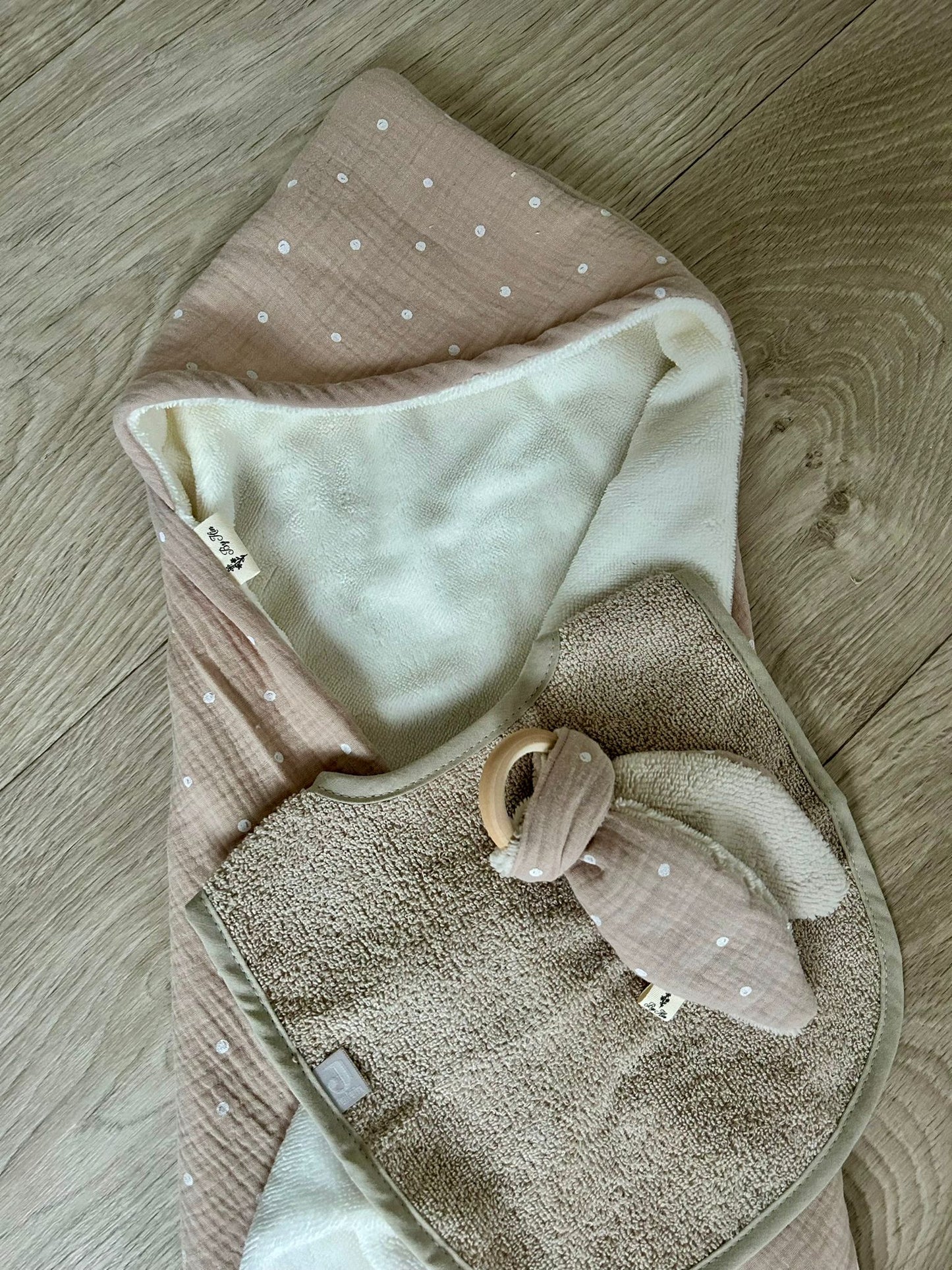 Handgemaakte Wikkeldoek Hydrofiel beige stippen en Bamboe zacht teddy ecru