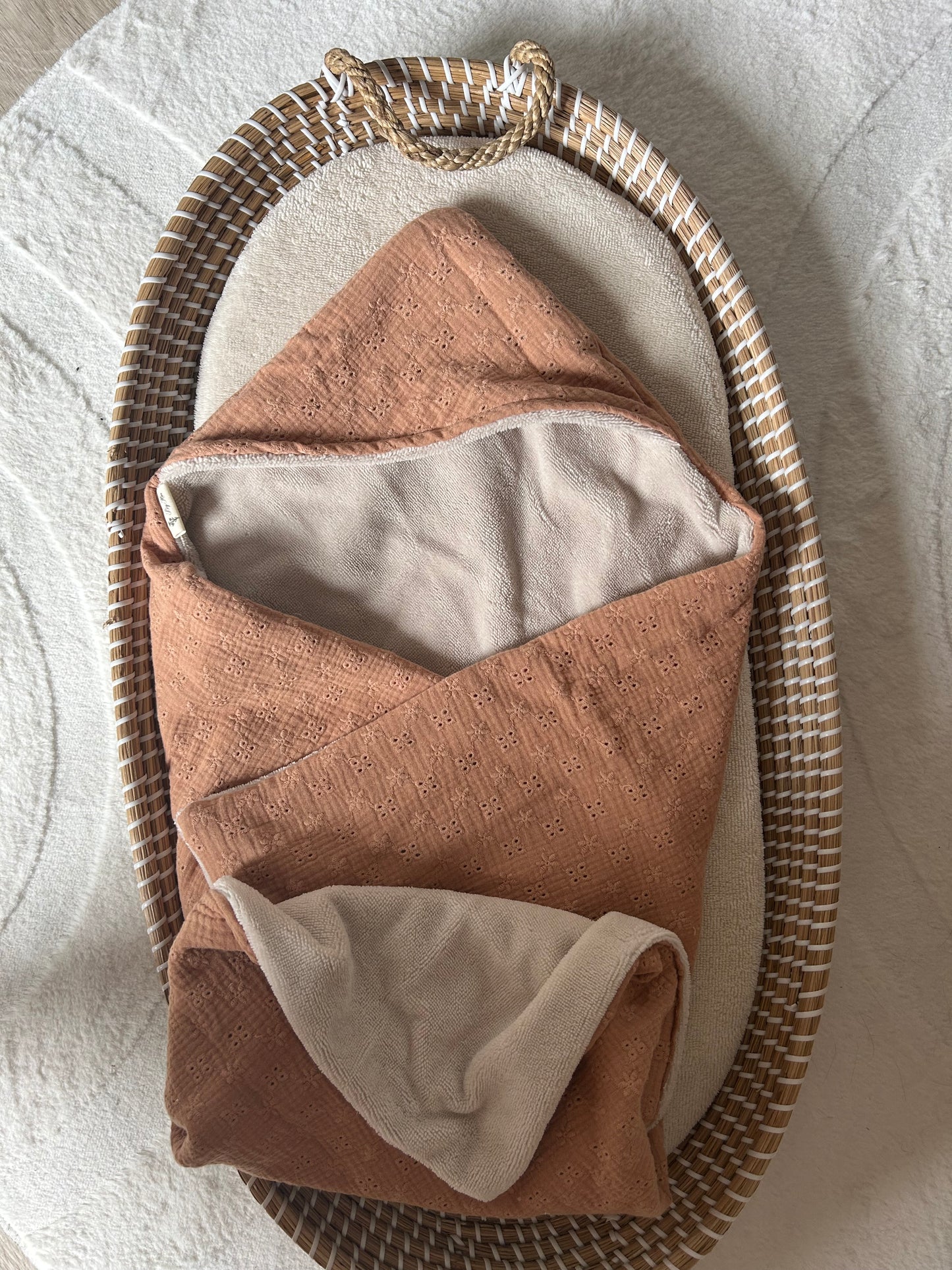 Handgemaakte wikkeldoek broderie hydrofiel