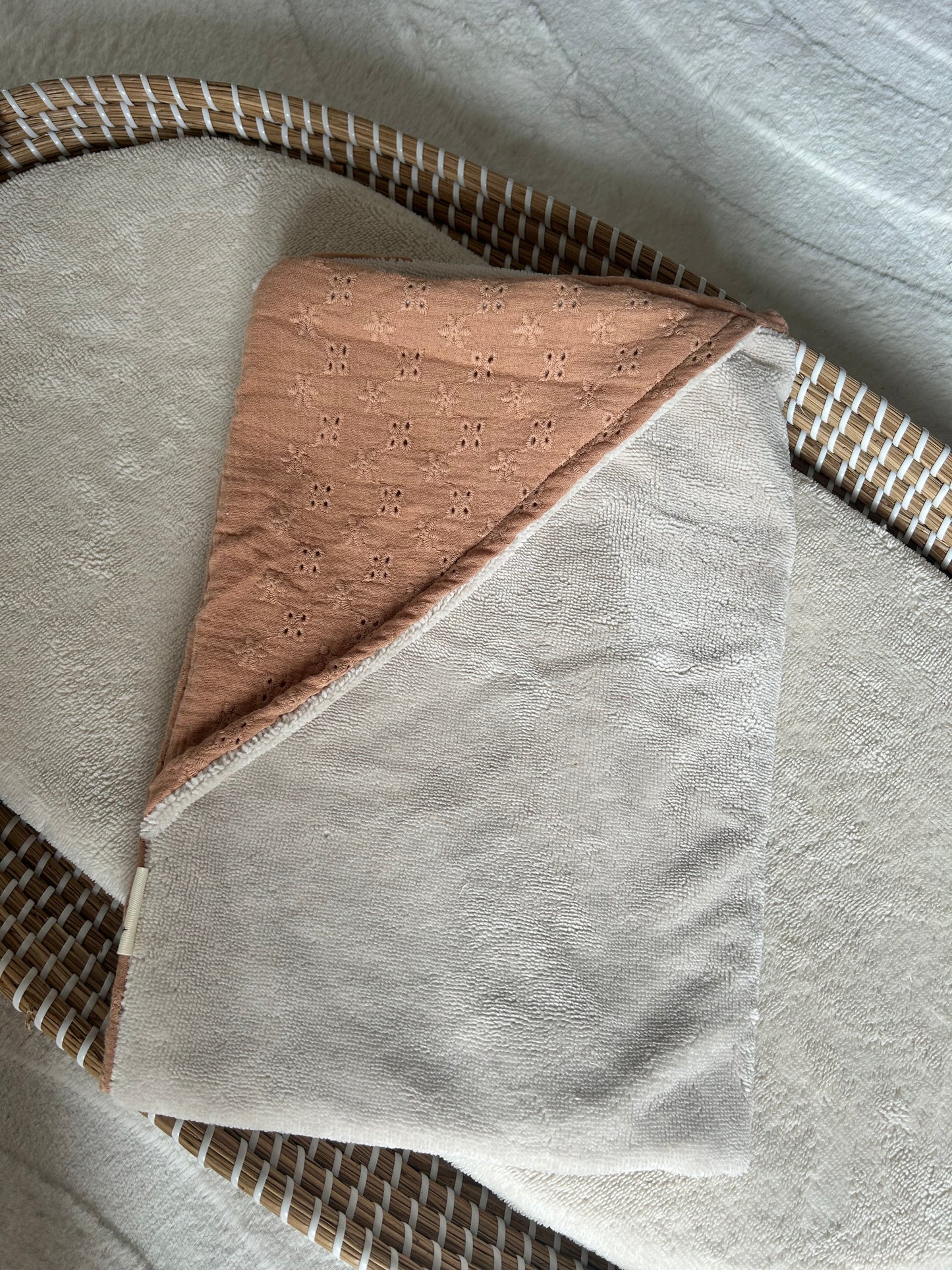 Handgemaakte wikkeldoek broderie hydrofiel