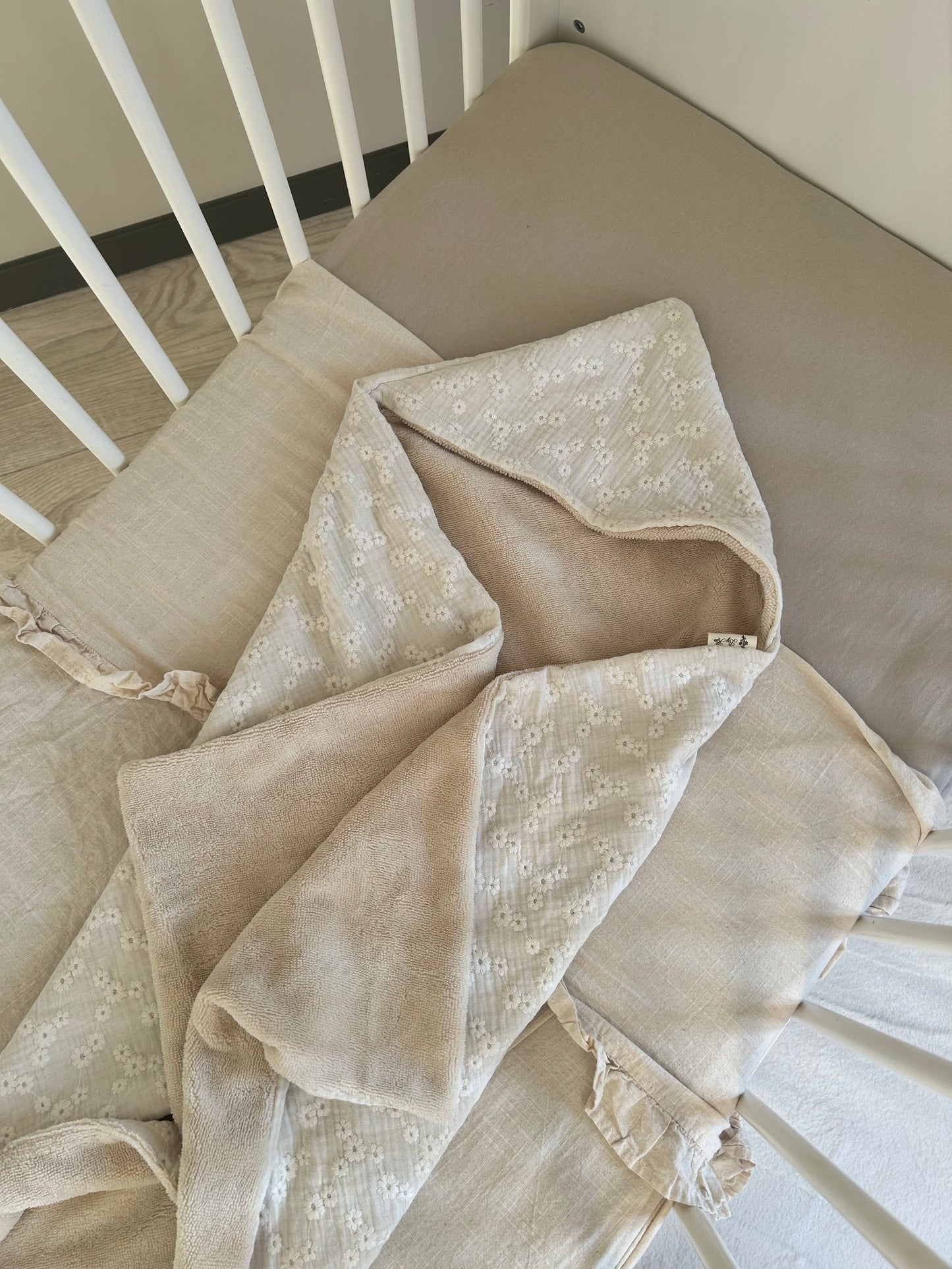 Wikkeldoek embroderie ecru met bamboe (optioneel met naam)