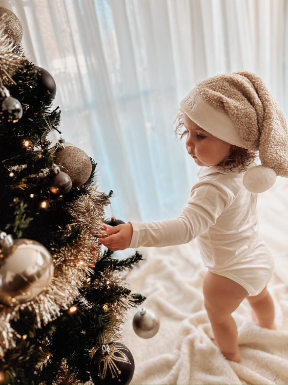 Beige-kerst-muts-met-naam