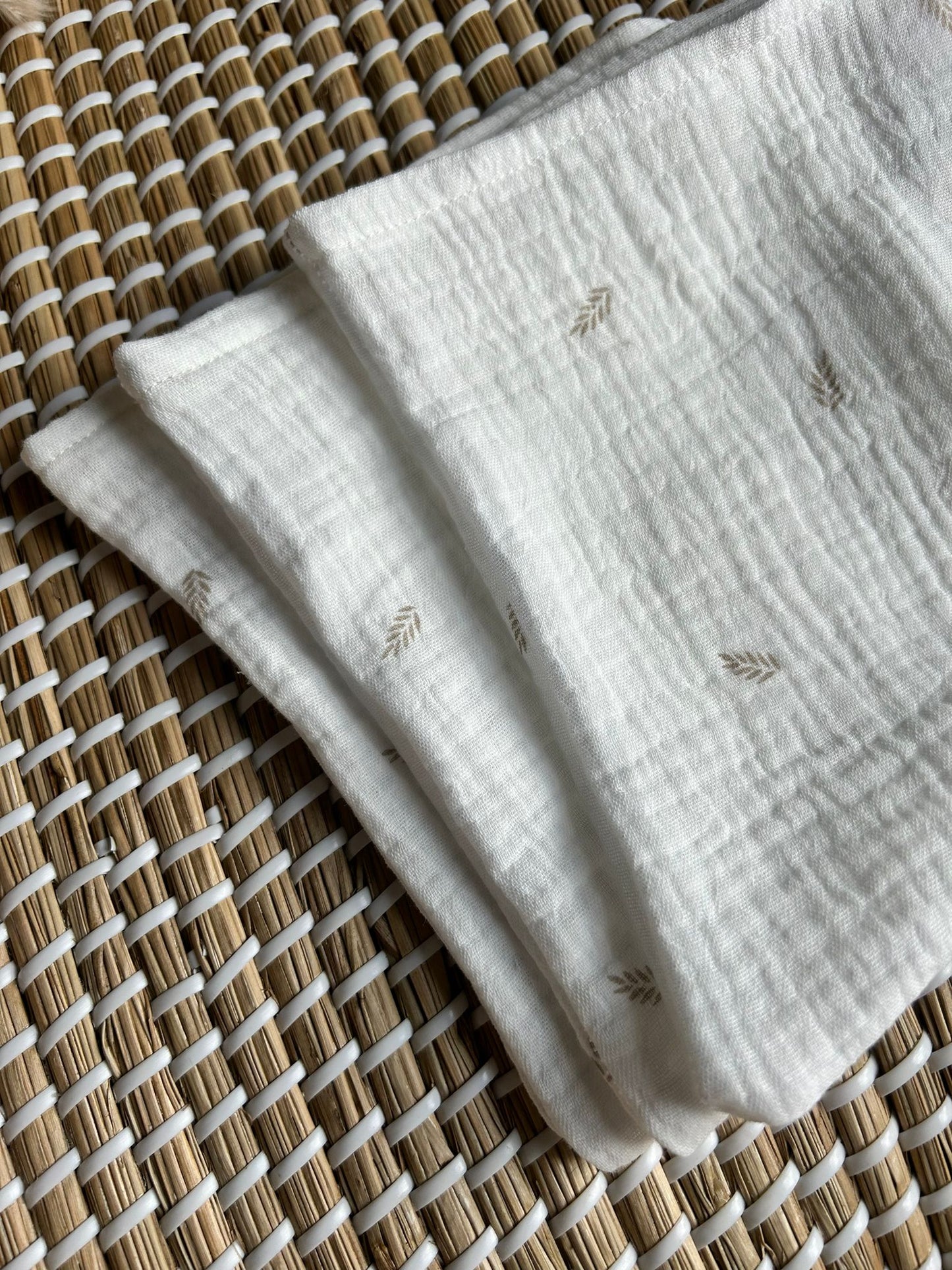 Handgemaakte Hydrofiele washandjes Beige veertjes