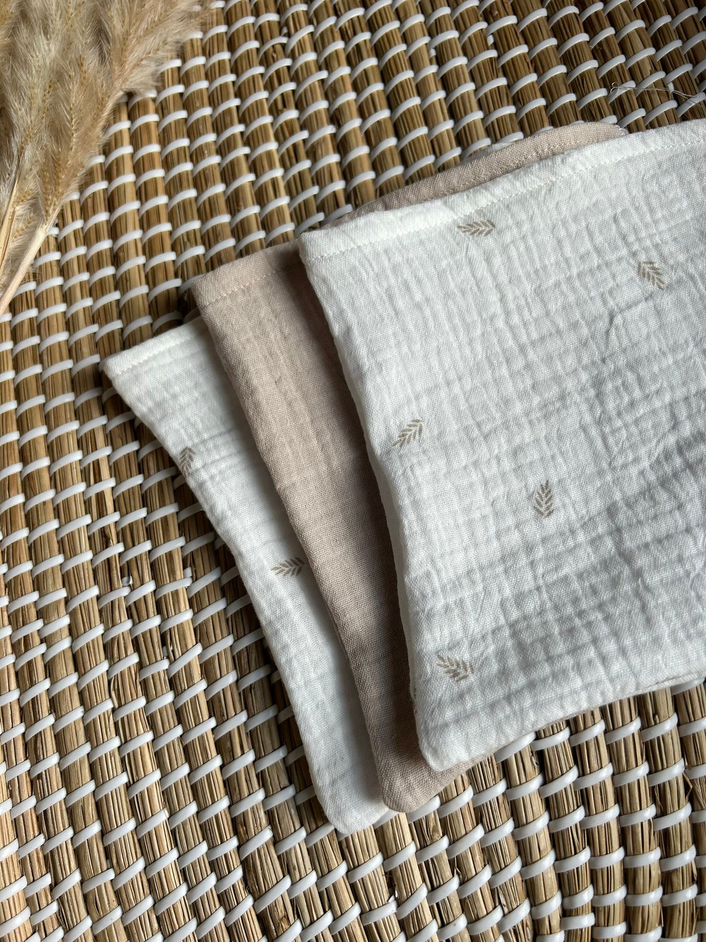 Handgemaakte Hydrofiele washandjes Beige veertjes