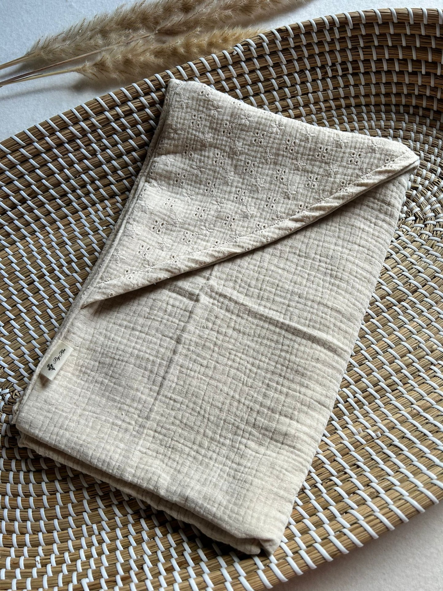 Handgemaakte Wikkeldoek / badcape hydrofiel beige