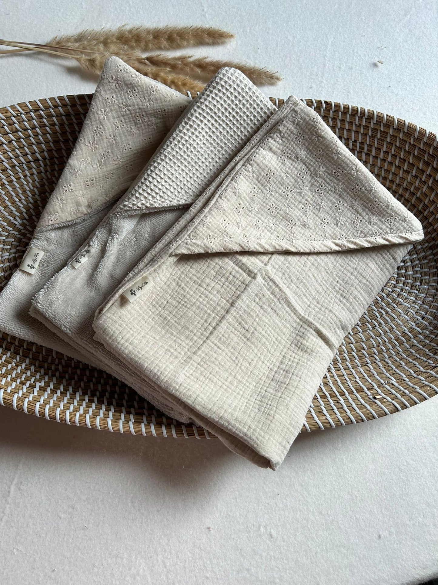 Handgemaakte Wikkeldoek / badcape hydrofiel beige