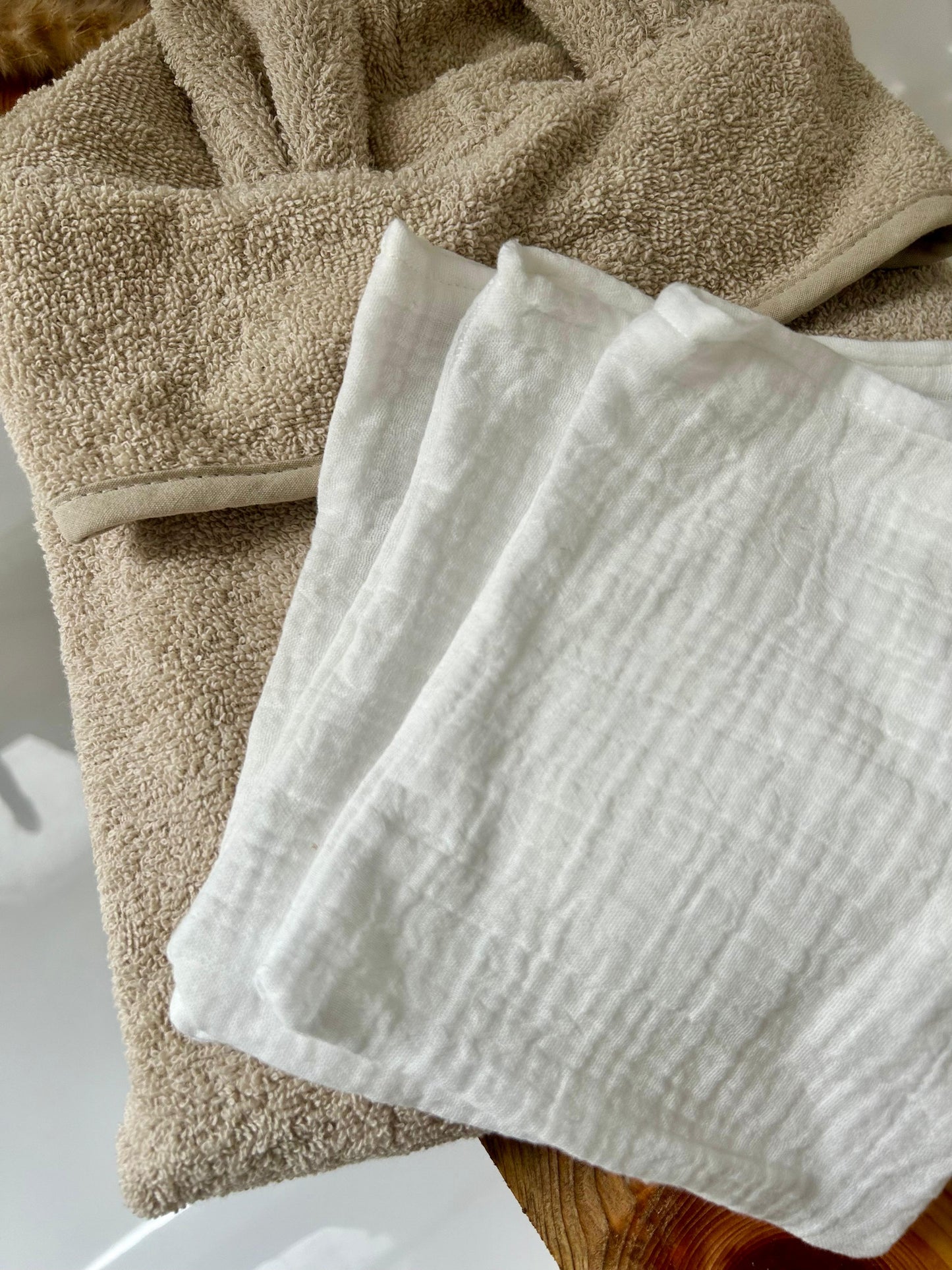 Handgemaakte-witte-hydrofiele-washand