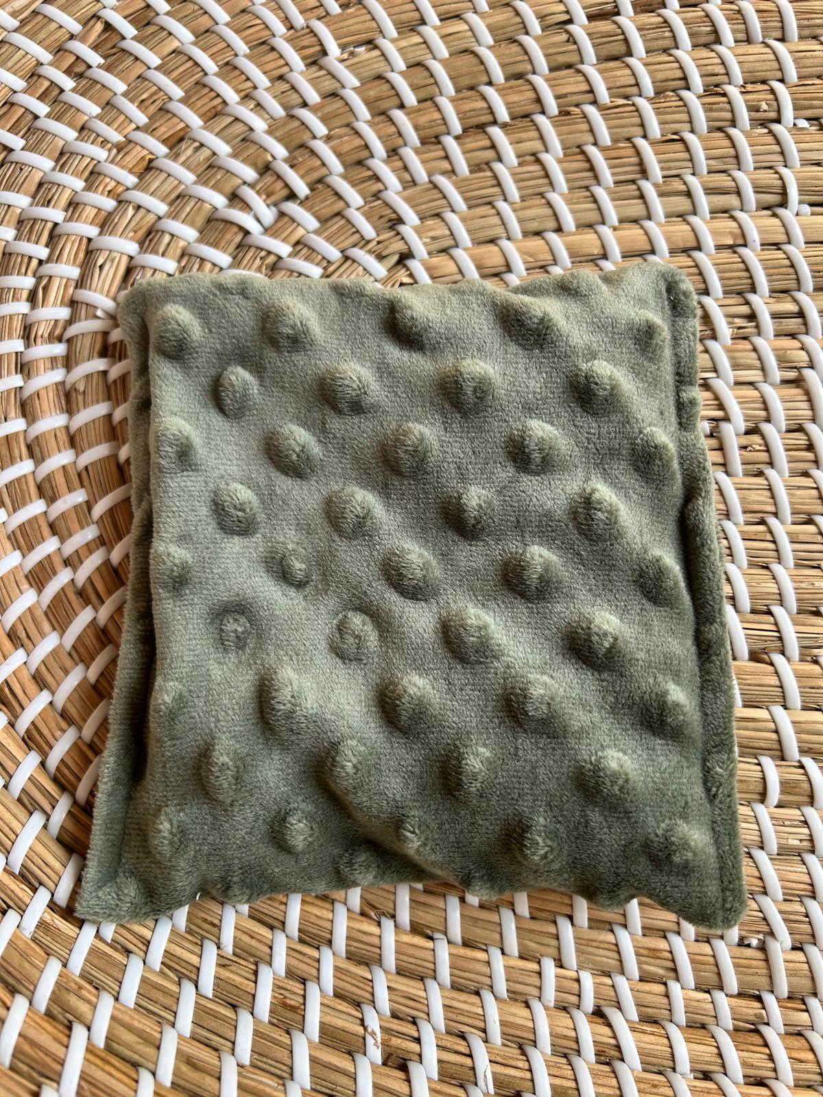 Sensorisch zakje minky groen kersenpitten