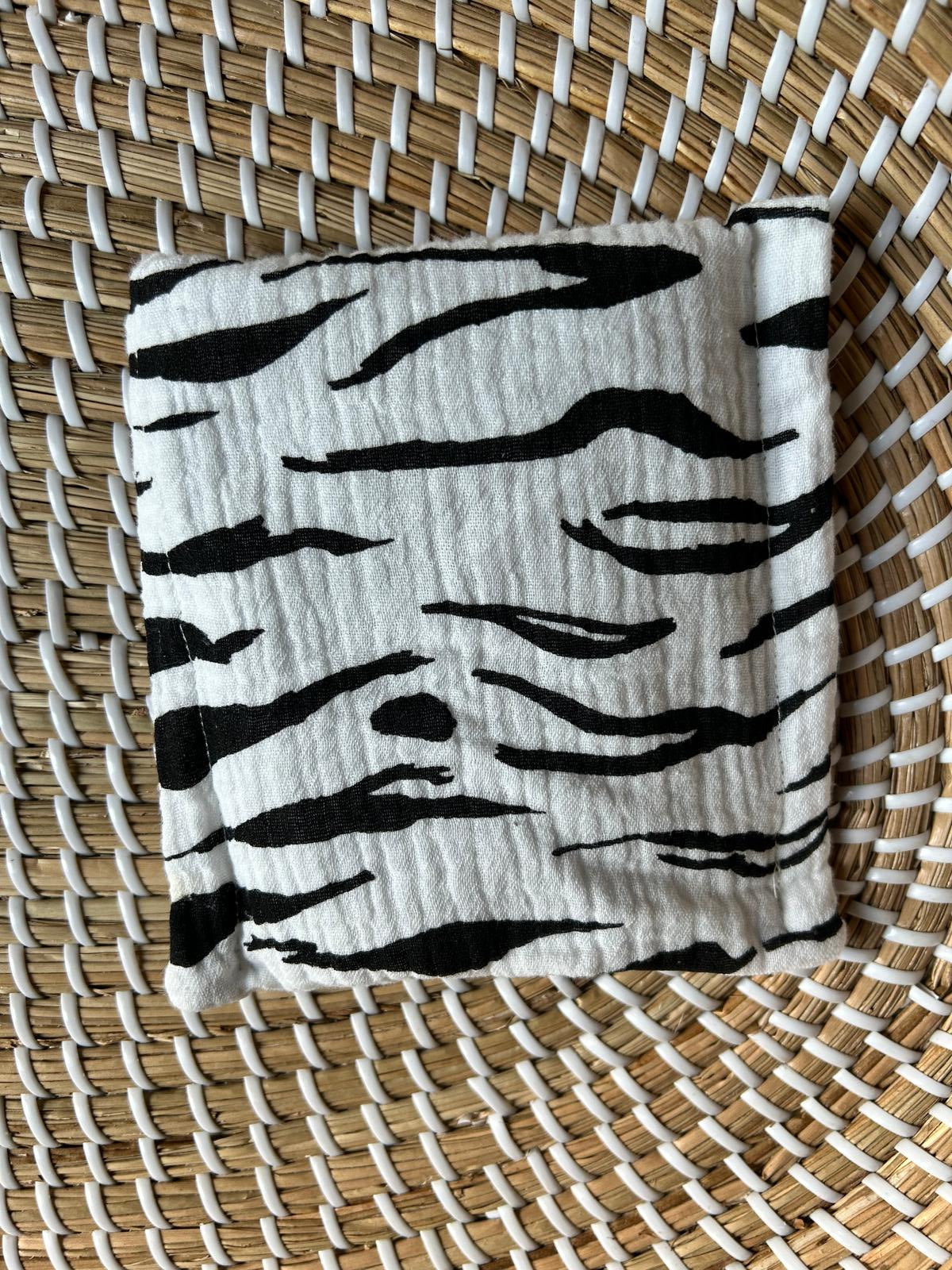 Sensorisch zakje zwart wit knisperfolie zebra